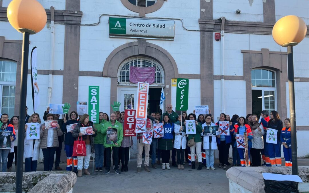 Concentración en Peñarroya para denunciar las amenazas sufridas por una médica del consultorio de Espiel