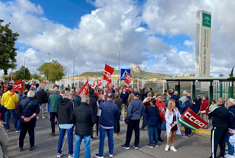  Más de 300 personas exigen frenar el deterioro del Hospital Valle del Guadiato en una masiva concentración que continuará en todos los pueblos de la comarca