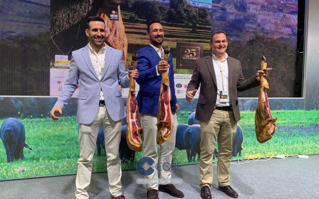 Embutidos Camilo Ríos, de Fuente Obejuna (Valle del Guadiato), obtuvo el tercer puesto, alzándose con la Encina de Bronce en el XXV concurso al mejor jamón de bellota 100% ibérico DOP Los Pedroches.