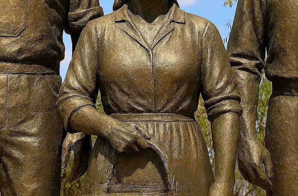 El PSOE logra que Espiel reconozca por fin a la mujer rural con una nueva escultura