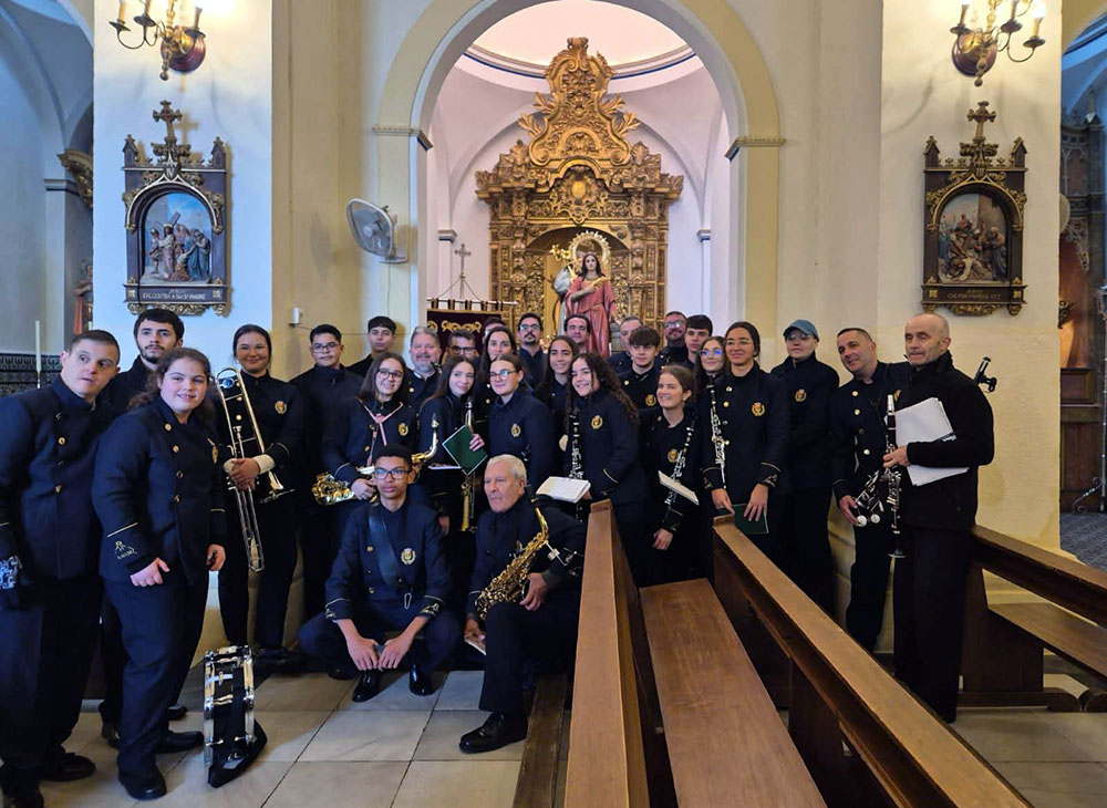 Banda Municipal junto a Santa Bárbara