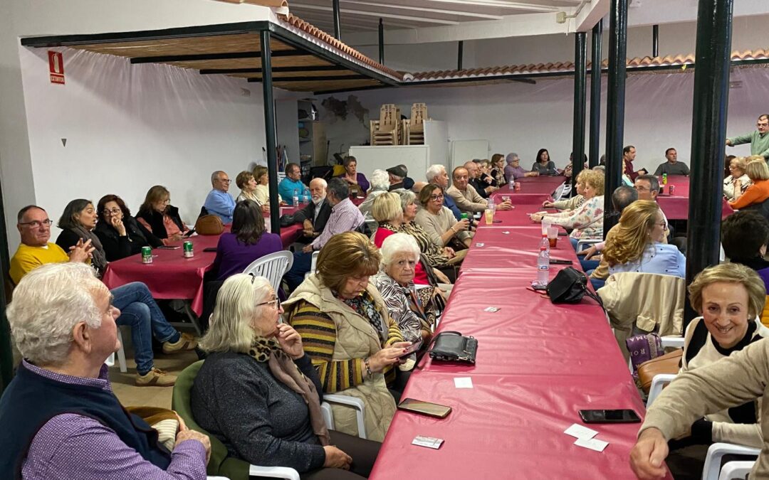 La Gran Chocolatada Navideña de la AA/VV El Peñón reúne a 125 vecinos en una tarde de convivencia