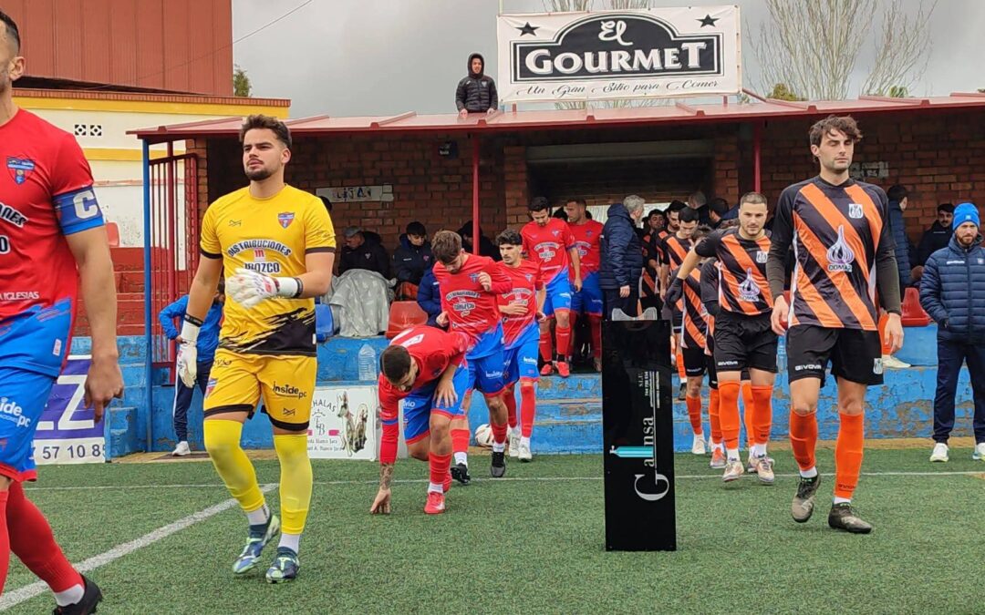 Paso atrás del Peñarroya Pueblonuevo C.F. en su lucha por el liderato tras caer ante un eficaz y eficiente C.D. Montalbeño en su estadio.