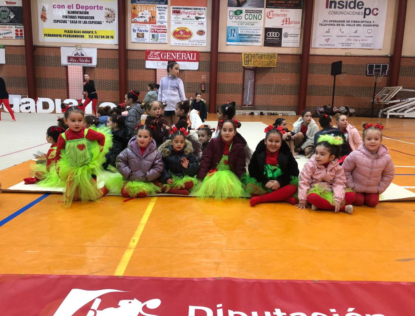 La Gala de Navidad del Club Gimnasia Rítmica Alto Guadiato llena de ilusión el Lourdes Mohedano
