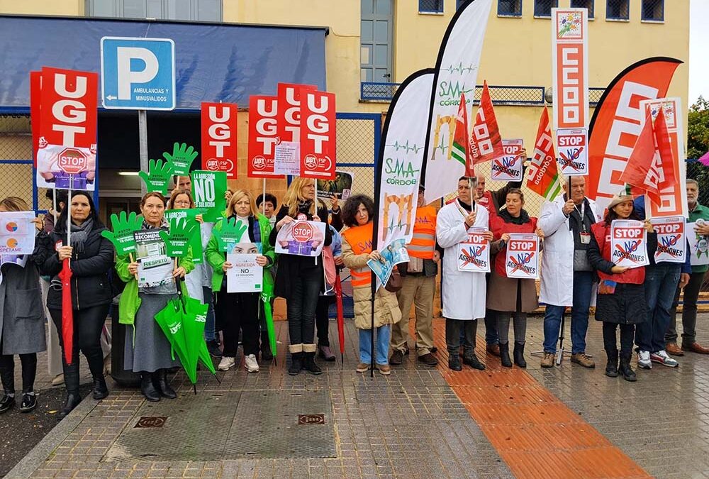 Protesta en el Centro de Salud Occidente Azahara tras tres agresiones verbales al personal sanitario