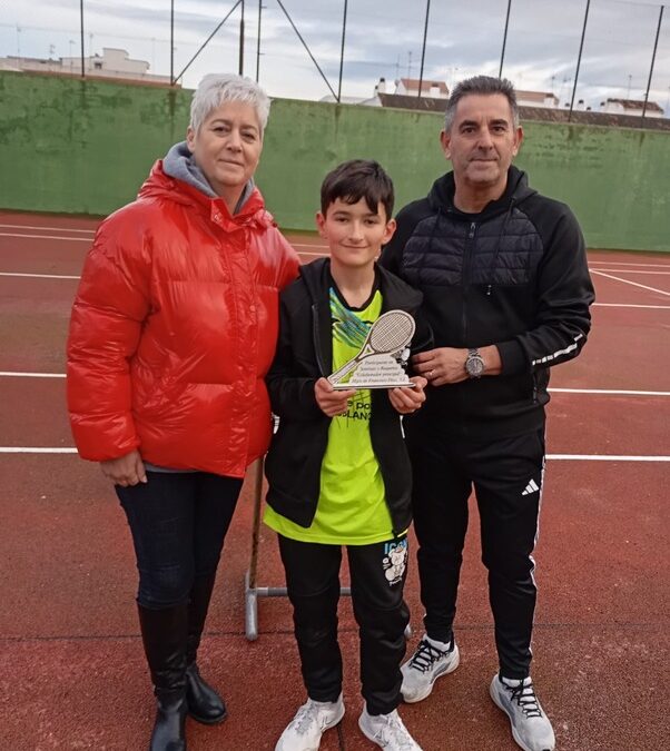 Sonrisas y Raquetas: el tenis infantil llena de ilusión las instalaciones municipales de Peñarroya-Pueblonuevo