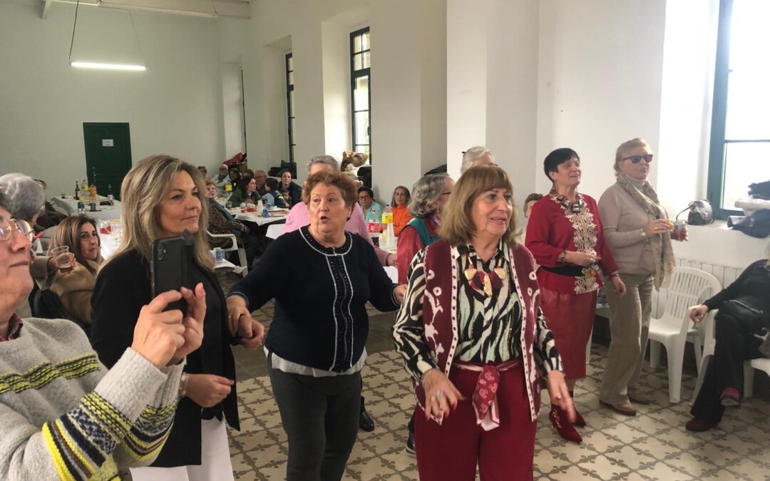 El Ayuntamiento de Fuente Obejuna celebra un aperitivo popular con actuación musical en el edificio del Colegio Manuel Camacho