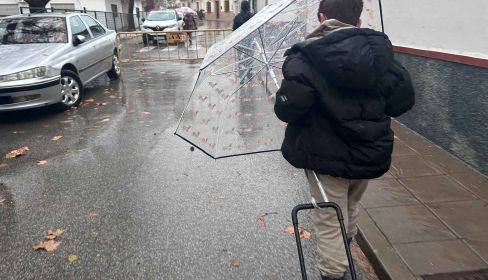 IU Córdoba acusa a la Junta de poner en peligro a la infancia al no suspender las clases pese a la alerta naranja por el temporal