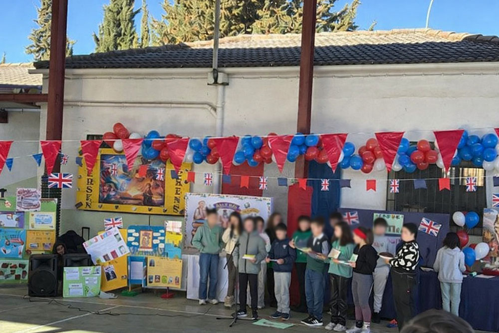 El CEIP Eladio León celebra sus puertas abiertas con una jornada temática en inglés y amplia participación del alumnado