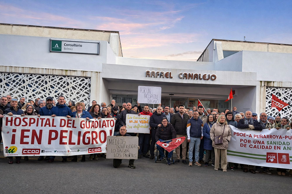 Alrededor de 300 personas se concentran en Belmez en defensa del Hospital Valle del Guadiato