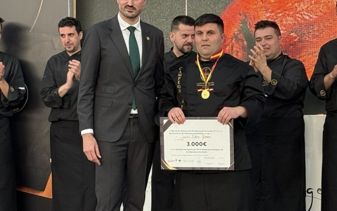 Javier Fernández se proclama campeón nacional de cortadores de jamón en Villanueva de Córdoba