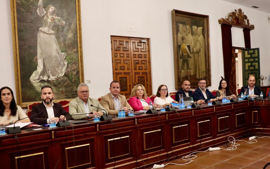 El PSOE redobla la presión en Córdoba: migración, agua, ruido y protección frente a desahucios