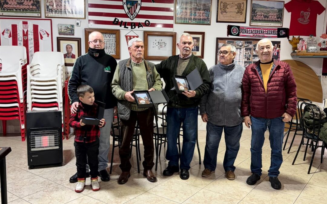 La Peña del Athletic de Peñarroya-Pueblonuevo reconoce a tres socios por medio siglo de fidelidad