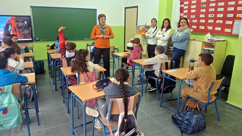 La científica peñarriblense Ángeles Heras acerca la investigación al alumnado del CEIP Bilingüe Eladio León