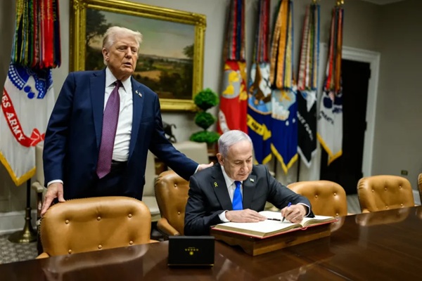 Donald Trump y Benjamin Netanyahu en una reunión en la Casa Blanca. – Fuente White House License CC 3.0