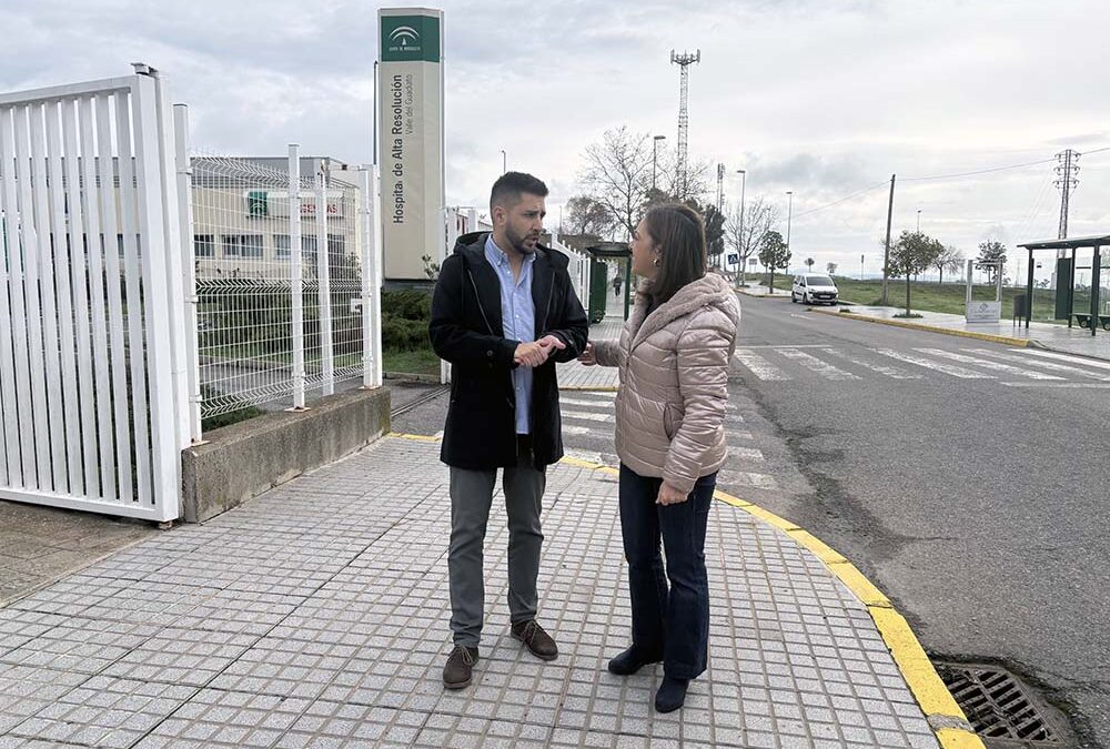 El PSOE denuncia el deterioro de la sanidad pública a las puertas del Hospital Valle del Guadiato