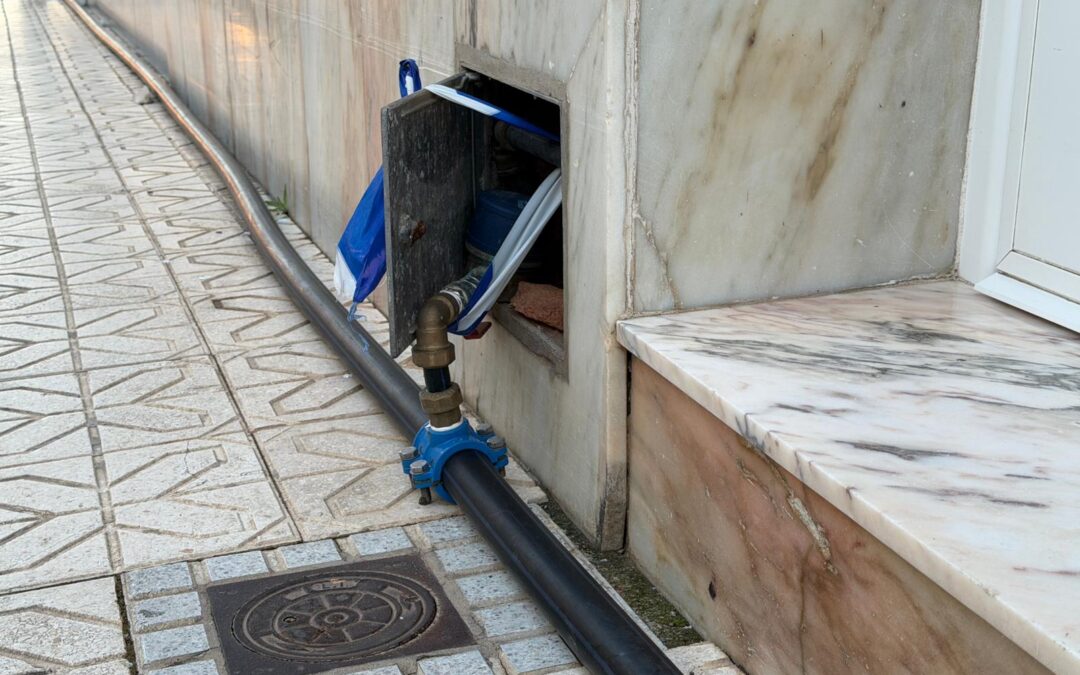 El PSOE denuncia que los vecinos de la calle Peñas Rojas llevan más de siete meses esperando la reparación de una tubería de agua