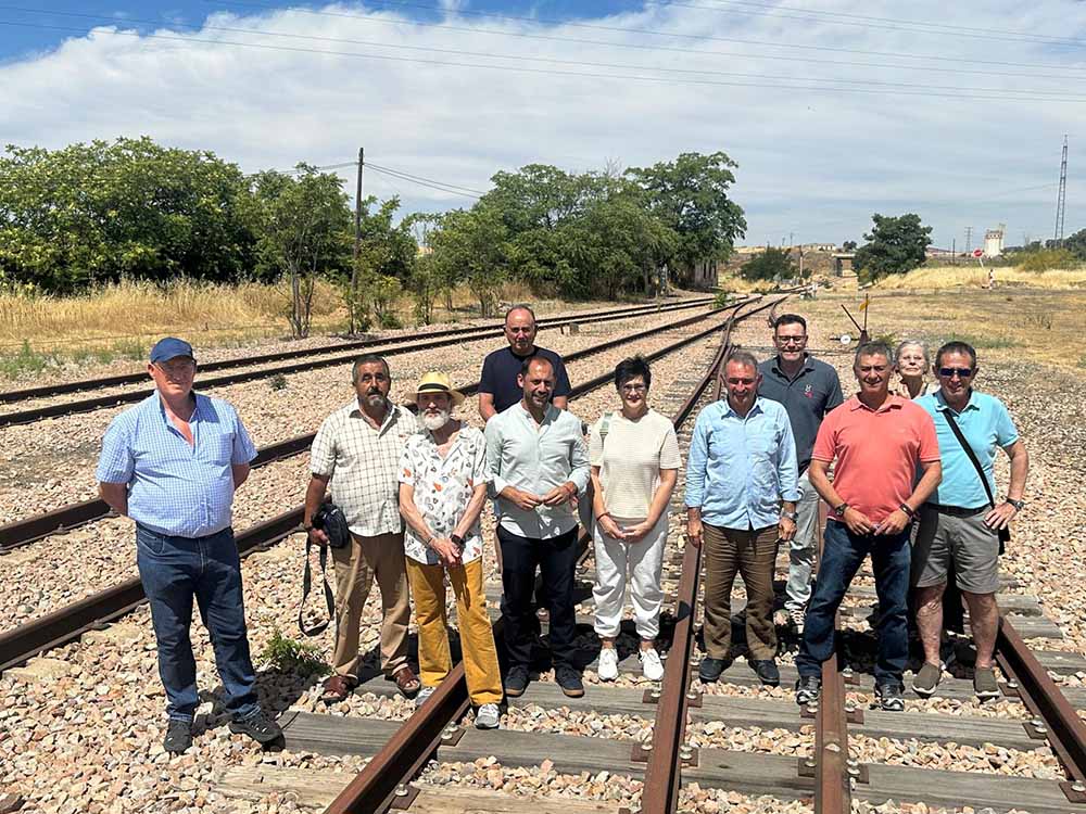 Foto archivo visita de Enrique Santiago a Peñarroya