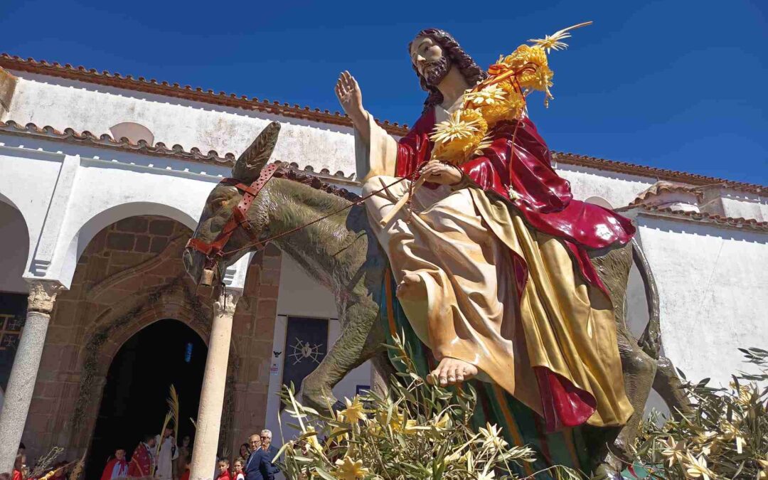 La Hermandad de Nuestro Padre Jesús de las Palmas conmemora el Domingo de Ramos en Fuente Obejuna