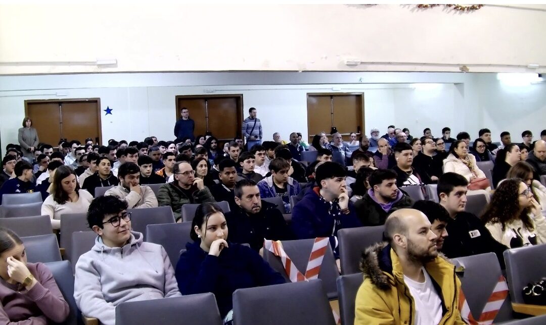 Charla en el IES Alto Guadiato sobre las oportunidades laborales de la futura Base Logística del Ejército de Tierra