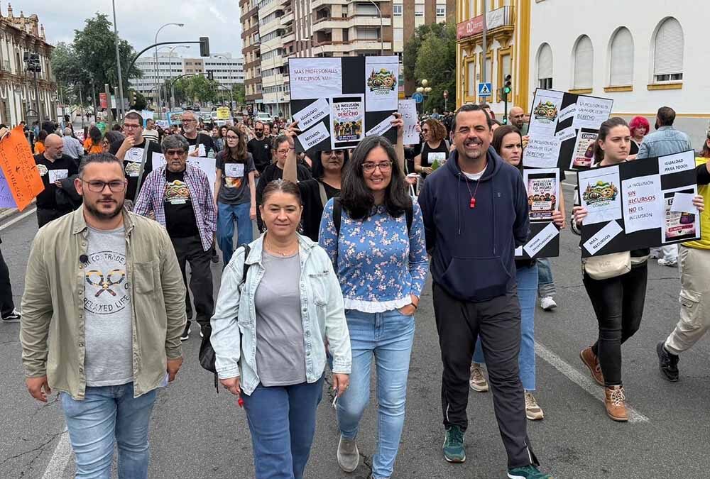 Por Andalucía muestra su apoyo al movimiento de familias con menores con necesidades de apoyo educativo y reclama reforzar la atención en la escuela pública