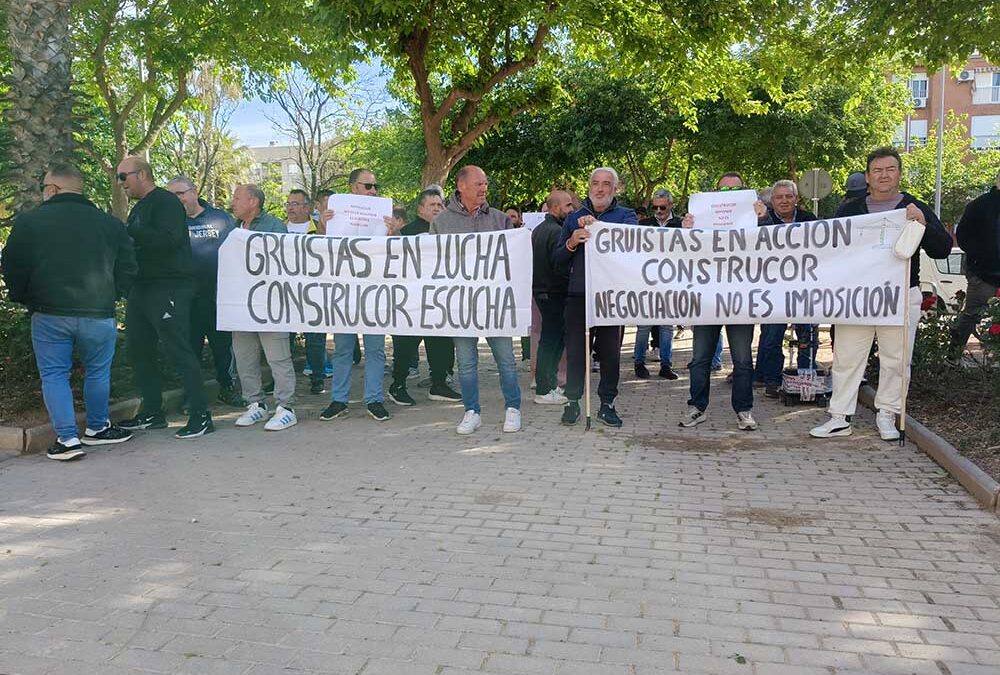 Los operadores de grúas torre y Construcor acercan posturas y se emplazan a una nueva reunión