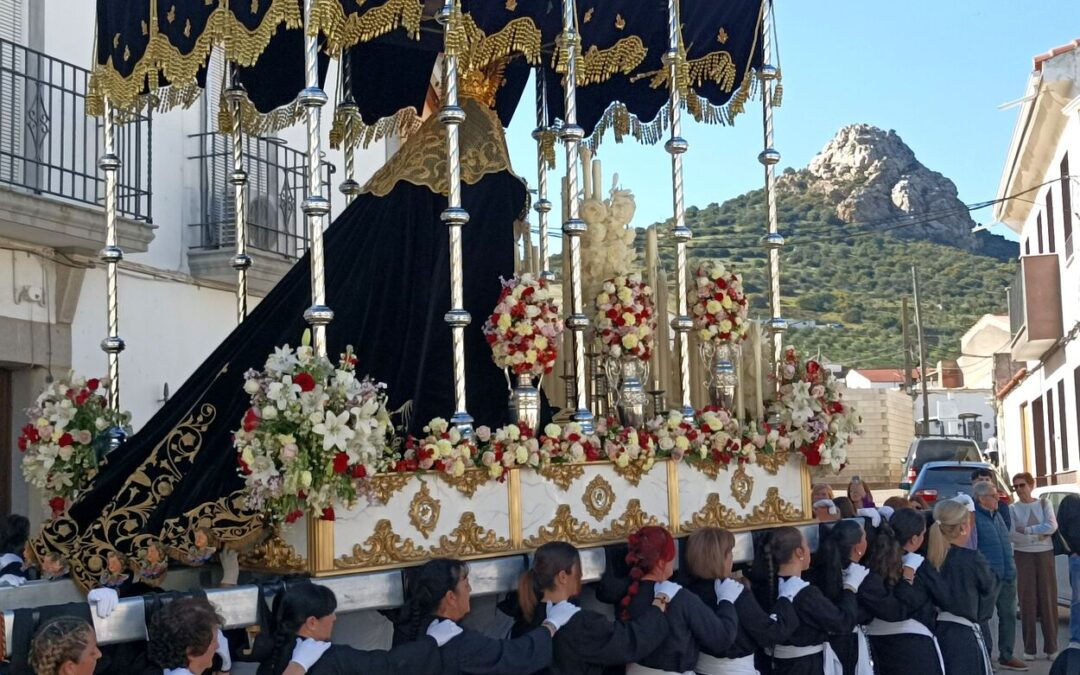 Jueves Santo multitudinario en Peñarroya-Pueblonuevo con siete imágenes en procesión