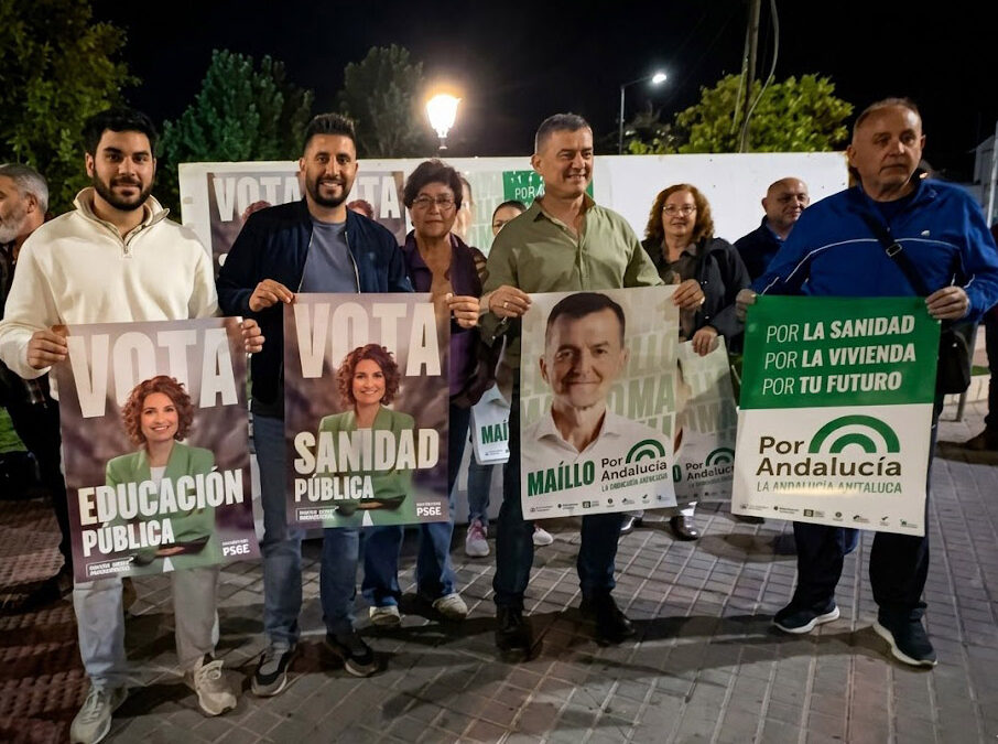 Arranca la campaña electoral en Peñarroya-Pueblonuevo con la tradicional pegada de carteles en la Plaza Santa Bárbara