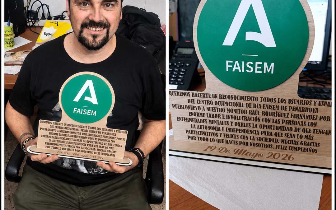 Los usuarios de Faisem de Peñarroya-Pueblonuevo homenajean a su monitor el día de su cumpleaños