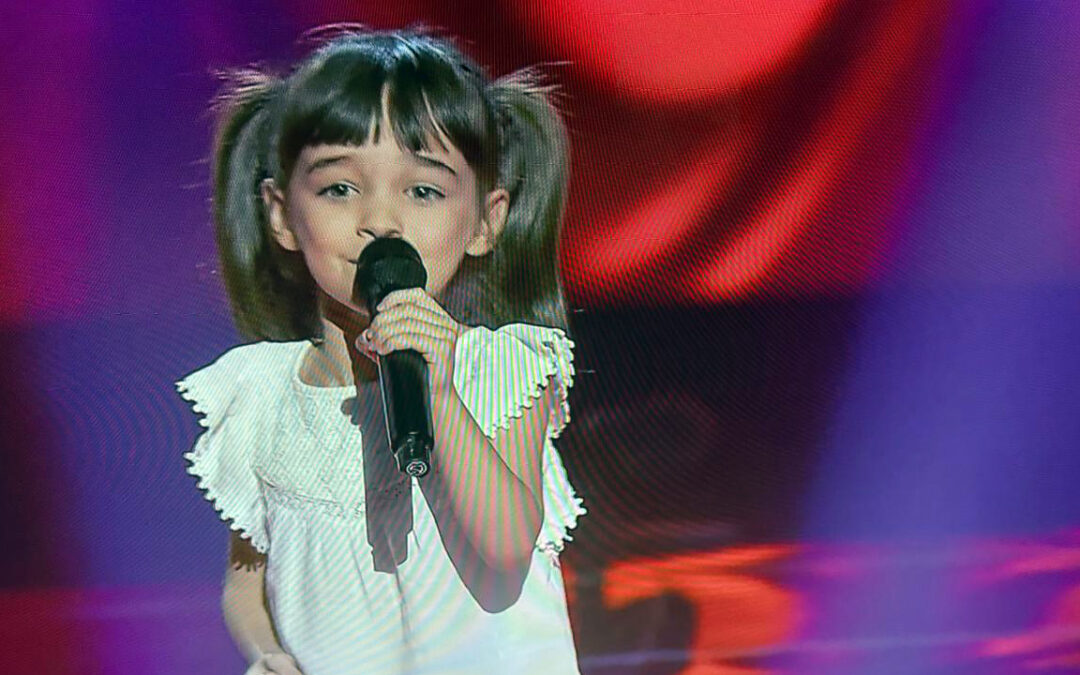 Triana Castillejo Pino emociona en La Voz Kids y elige a Ana Mena como coach