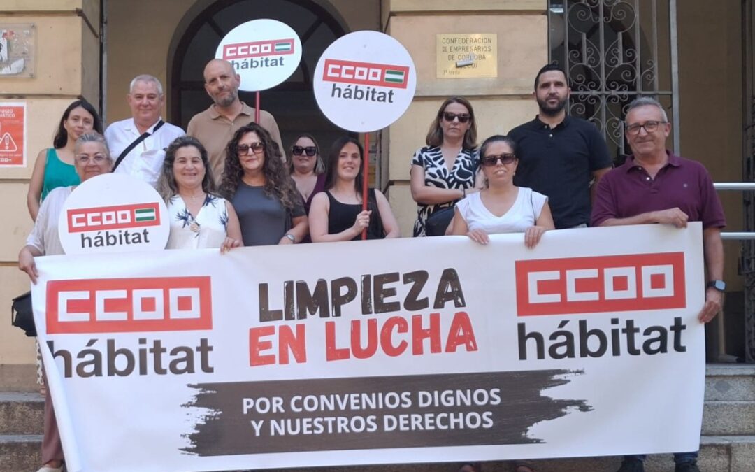 CCOO se concentra para exigir mejoras laborales para el sector de limpieza de edificios y locales