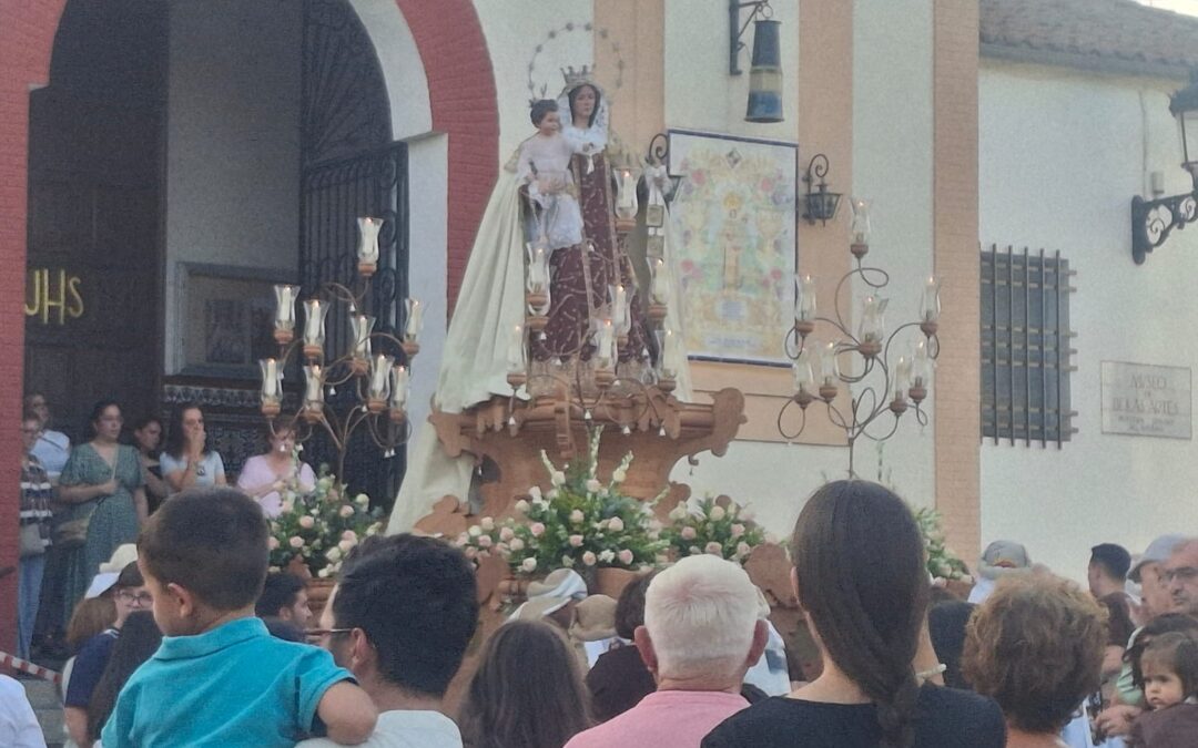 La Virgen del Carmen congrega a numerosos devotos en su procesión por Peñarroya