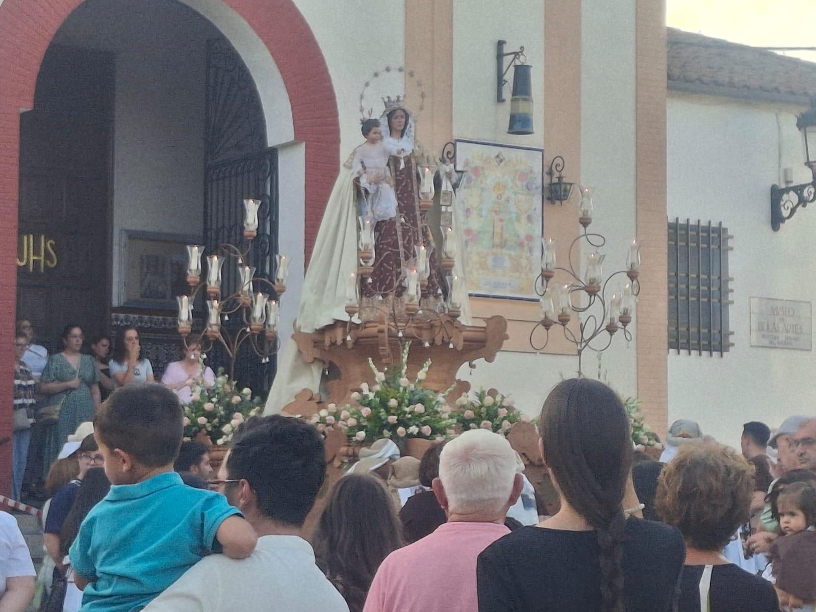 La Virgen del Carmen congrega a numerosos devotos en su procesión por Peñarroya