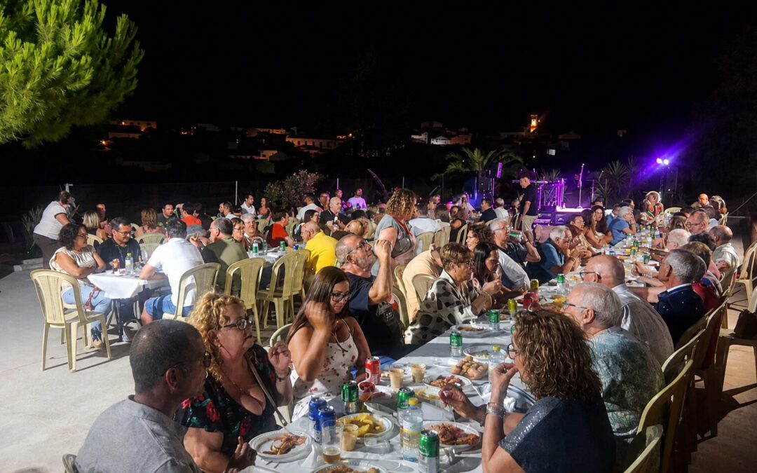 La Asociación de Vecinos El Cerro reúne a 160 socios en la celebración de su tradicional Día del Socio