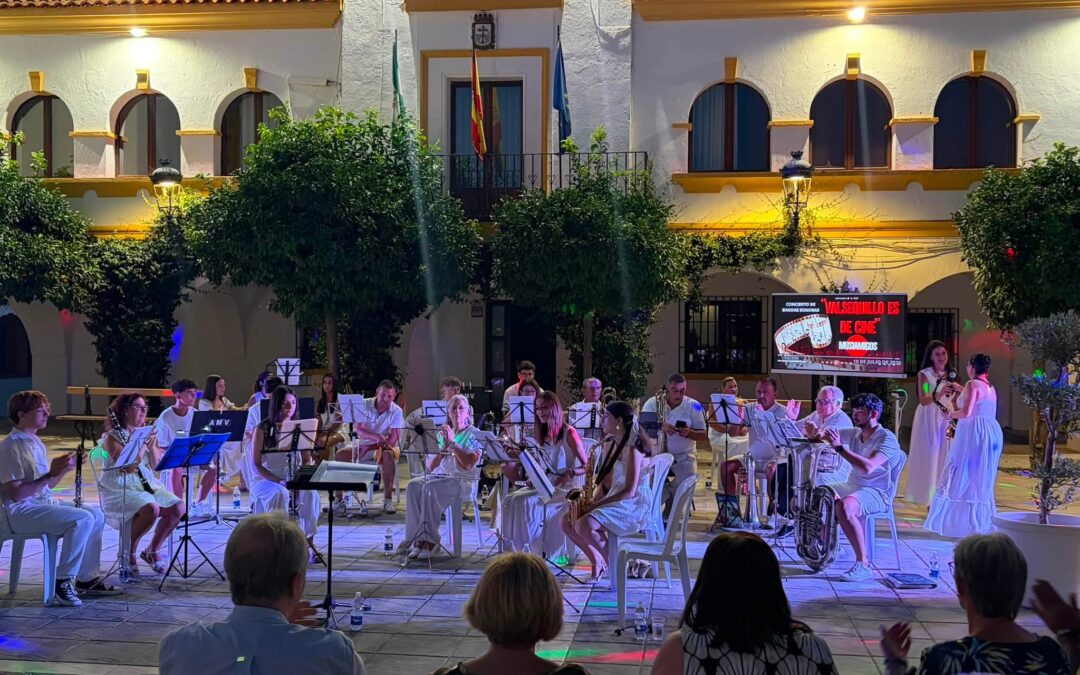 Valsequillo disfruta de una noche de cine y música con el concierto del Grupo Musiamigos