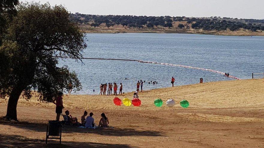 La Colada vuelve a cerrar al baño e IU acusa a la Junta de actuar con “improvisación” y sin resolver el problema de fondo