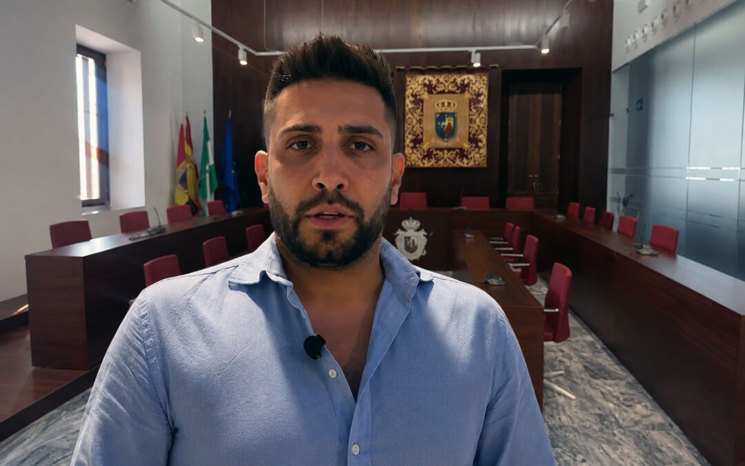 Pedregosa acusa al gobierno de Mariví Paterna de improvisación, retrasos y mala gestión económica en el pleno extraordinario