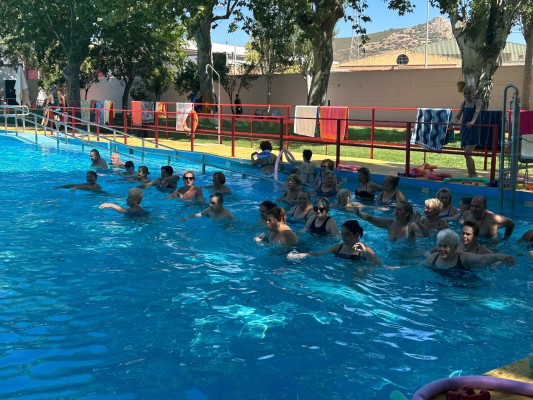 Peñarroya-Pueblonuevo acoge un nuevo taller de actividades acuáticas para mayores