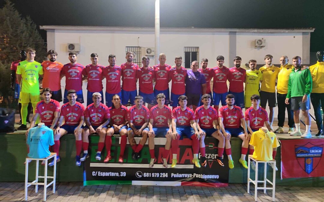 El Peñarroya-Pueblonuevo C.F. presenta su primer equipo y la nueva ropa deportiva para la temporada 2026/2027