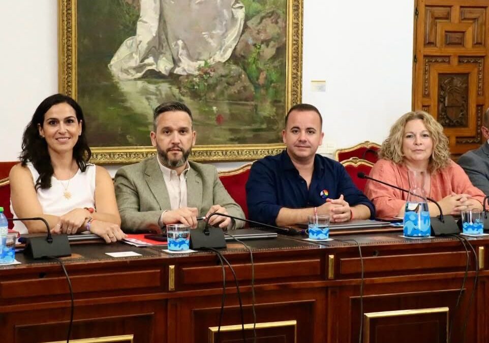 EL PSOE EXIGE A FUENTES QUE CUMPLA CON LA MOCIÓN DE APOYO AL TAXI RURAL ANTE EL RECORTE DE LA JUNTA A PACIENTES DE DIÁLISIS