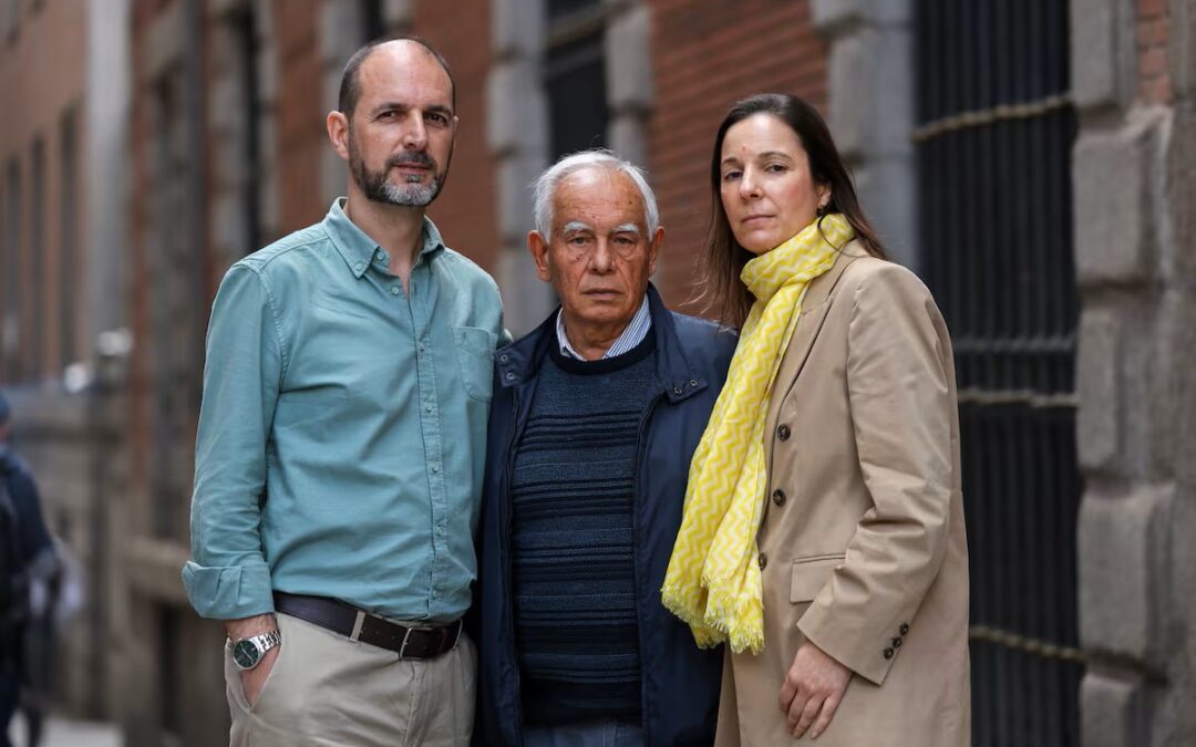 Las familias de Javier Marañón y David Rodríguez reclaman 180.000 euros a Exteriores por su actuación ante el caso
