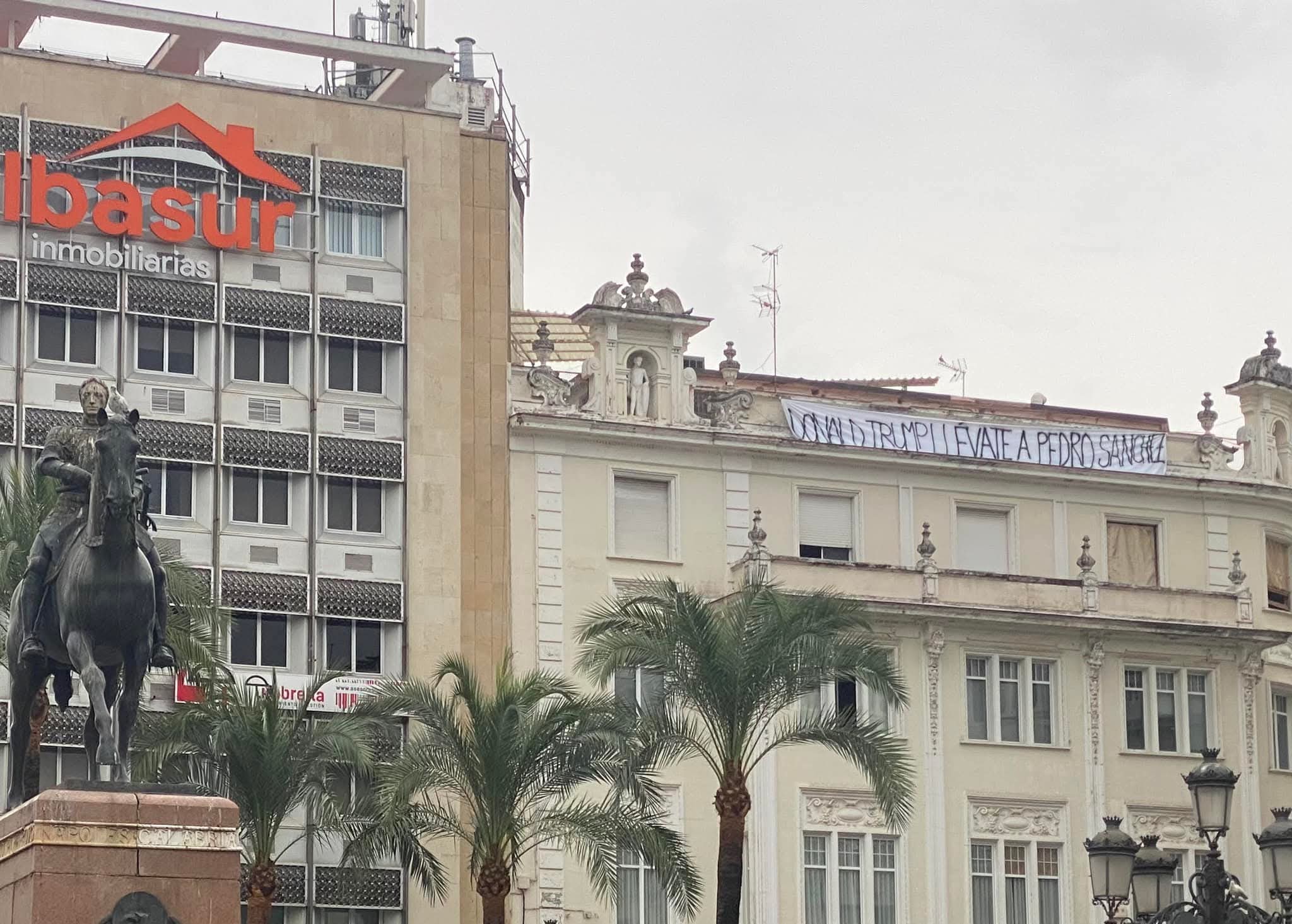 Andalucía Entre Tod@s-Andalucistas lamenta el «patriotismo de pacotilla» de quienes piden con una pancarta una intervención exterior