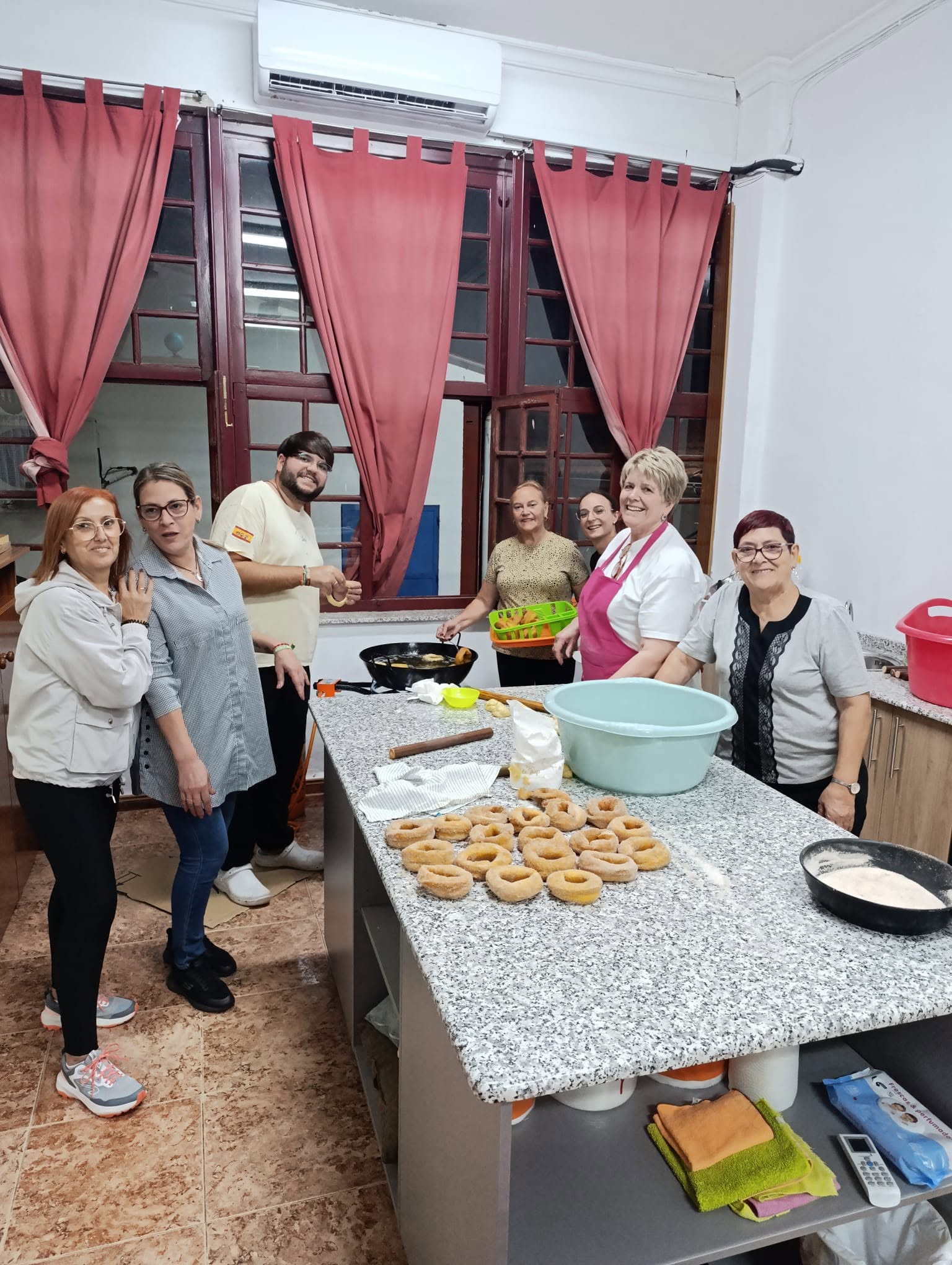 AMAGUA celebra en Belmez una merienda solidaria de Halloween con dulces caseros