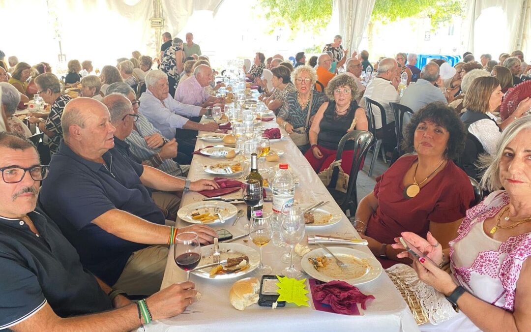 El Club Municipal «El Jardín» reúne a 352 socios en su tradicional comida anual