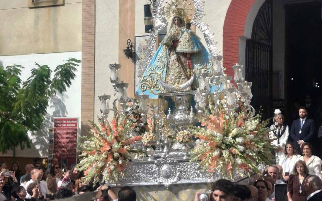 La Virgen del Rosario recorre Peñarroya a hombros de una cuadrilla mixta en su XXXVI salida procesional