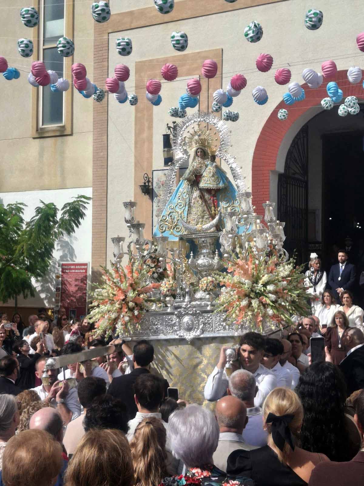 La Virgen del Rosario recorre Peñarroya a hombros de una cuadrilla mixta en su XXXIV salida procesional